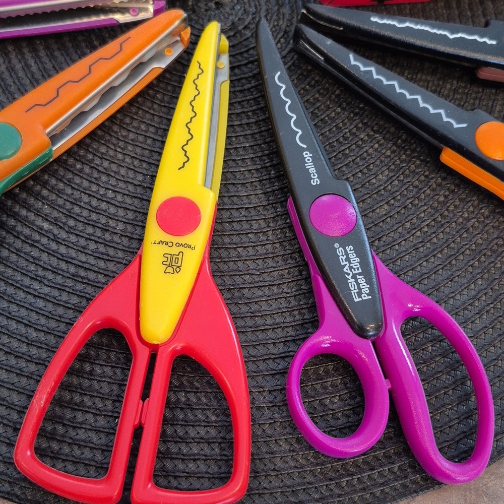 ASSORTED DECORATIVE CRAFT SCISSORS Set of 11, Decorating Creating Cutting Edging - Picture 2 of 16